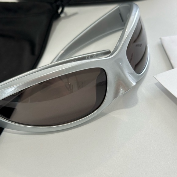 Balenciaga X Skin cat silver XL mask sunglasses - Picture 5 of 13